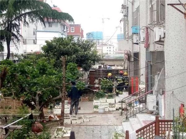 突發(fā)！青島一居民樓發(fā)生爆燃！已造1人死亡，7人受傷！3公里外有震感…