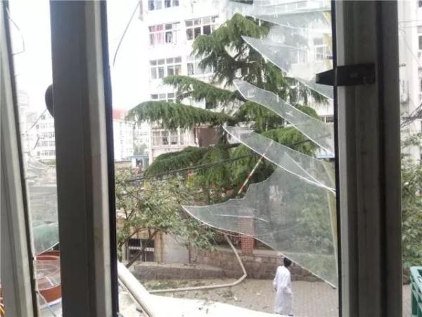 突發(fā)！青島一居民樓發(fā)生爆燃！已造1人死亡，7人受傷！3公里外有震感…