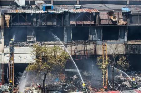 煤氣罐有沒忘關(guān)閥門？ 爆燃事故給餐館沉重警示